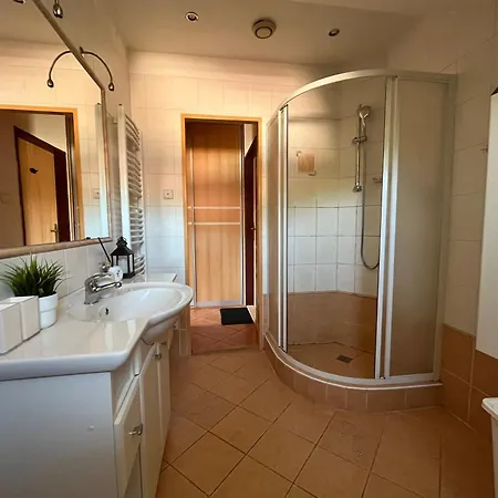 Podkrovni S Balkonem Проживання в сім'ї *